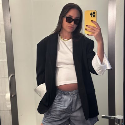 allisondearmas's profile picture. 👶🏻🍷🐈