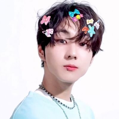 seeyjw's profile picture. ✮ ⋆ ˚｡𖦹 ⋆｡°✩
stan acc | for sungwon