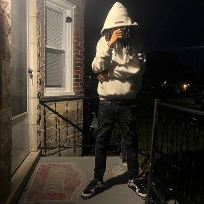 aintbennet_'s profile picture. You only live once♟️🩸