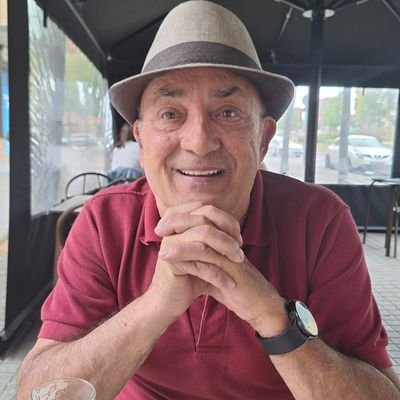 De la generació del Baby Boom. Lluitador, inconformista, rojo, i somiador per conseguir indèpendència abans de morir i el més important Culé. Nascut el 11-09-53