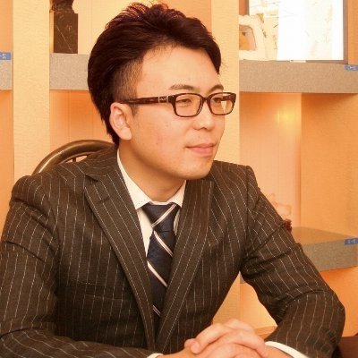agent_sumisumi's profile picture. ECで8年目に年商24億を突破し、 そのころに『鹿児島に三角在り』という言葉が生まれたとか生まれてないとか。
コンタクトを100億円以上売っているのに、自身は一度も着けたことが無い。 曰く「目に何か入れるなんて怖すぎる。みんな騙されてる」とのこと。

商品に対するリスペクトは皆無だが、物を売る能力はあるらしい、たぶん