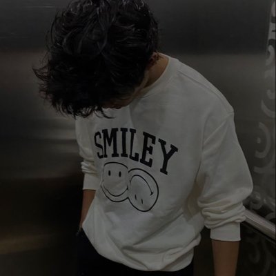 habidyt124259's profile picture. Bookworm and proud 📖