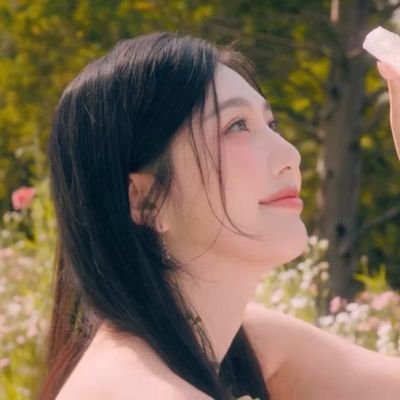 𝐑𝐎𝐋𝐄𝐏𝐋𝐀𝐘𝐄𝐑  ╱  1996  ⋆ 귀엽고 동시에 섹시 할 수있는 소녀. 그녀의 밝은 미소는 당신이 그녀와 사랑에 빠지게합니다, 𝐒𝐨𝐨𝐲𝐨𝐮𝐧𝐠 dé 𝐏𝐚𝐫𝐤 그녀의 이름은.