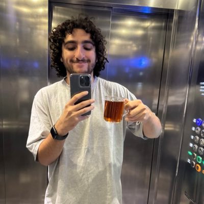omidtnzz's profile picture. مجنون چای تلخ