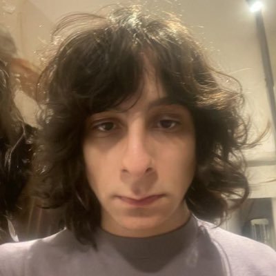 jaehnri's profile picture. hands always warm