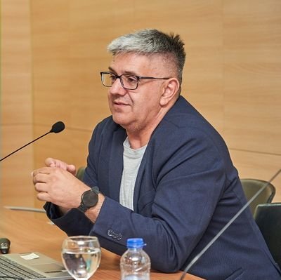 Profesor de #Periodismo. Director #Comunicación y #Estrategia en @ae_ic #Diabetes.