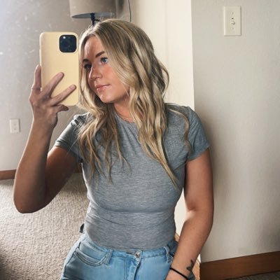 RoushHalle's profile picture. 