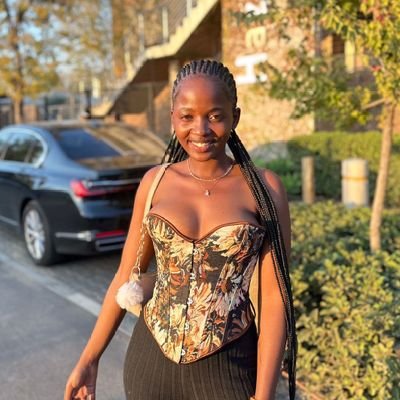 Munhle12's profile picture. Blessed beyond measure!❤️