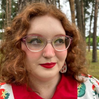 shybigemini's profile picture. 26🌱Swamp Witch🍄Gemini🍃Bicon💐ESFP🌻Feminist🌹