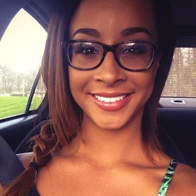 just a single girl with a heart ❤ of gold 💛
dm if you wanna get to know me I am fun to chat with....