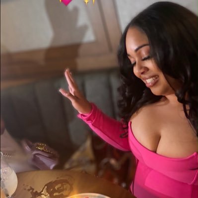 itsbribaybee's profile picture. savage with a gold heart. 💛