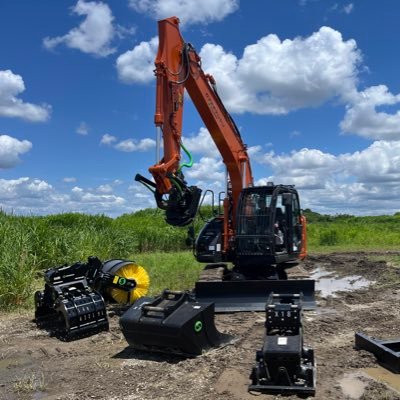 生意気にもカッコいい建設業にするお手伝いをさせていただきたいと思ってます✌️ ※発信内容はあくまで個人の考えです。 #チルトローテータ #チルトローテーター