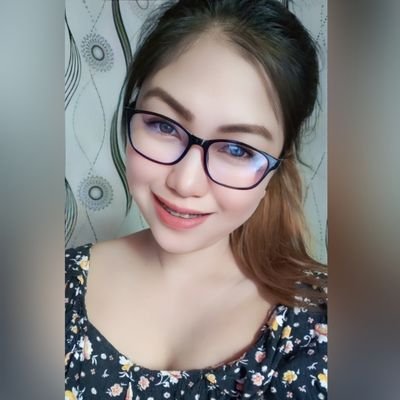 I AM PRETTY, SEXY, REALLY SWEET, ROMANTIC & CARING RELIABLE FRIEND A FRIEND THAT YOU CAN TRUST ON. I CAN BE WEIRD AT TIMES & NOT SO VERY APPROACHABLE...