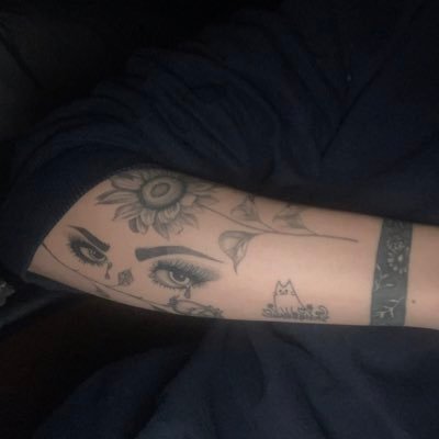 Tomitoluna's profile picture. Romántico al caminar