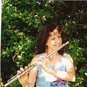 Flautist/Composer. Recognise Palestinian State; stop sending weapons to Israel. Get rid of Trump.#FarageOut. Pray for our Planet 🙏🏽