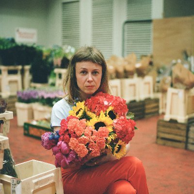 I make songs.
4th Album 𝐒𝐔𝐆𝐀𝐑 𝐇𝐎𝐍𝐄𝐘 OUT NOW 🐝🍓
also in @posterpaints1 & previously @teencanteen
Director @SYdocumentary
WEIRDO since '85