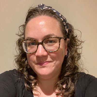Adores books and reading 📚. Writer, copy editor and proofreader. Sarcastic eye-roller 🙄. A bit bossy.