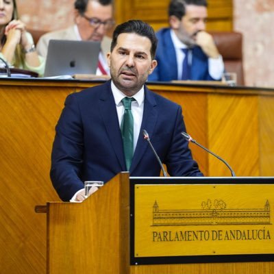 Miembro del PSOE-A. Secretario Segundo de la mesa del Parlamento de Andalucía.
