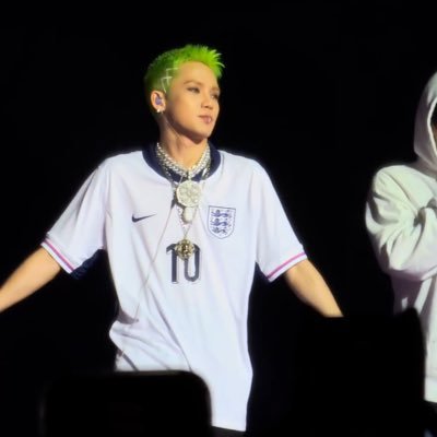 qisoiya's profile picture. kuri's🖤 teume 🩵ikonic❤️ czennie💚