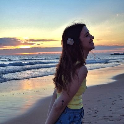 albxmr_'s profile picture. “𝔅𝔢𝔩𝔩𝔞, ¿𝔮𝔲é 𝔳𝔞𝔪𝔬𝔰 𝔞 𝔥𝔞𝔠𝔢𝔯 𝔠𝔬𝔫𝔱𝔦𝔤𝔬, 𝔪𝔦 𝔭𝔢𝔮𝔲𝔢ñ𝔞 𝔰𝔬ñ𝔞𝔡𝔬𝔯𝔞?” 📖🌻🩷