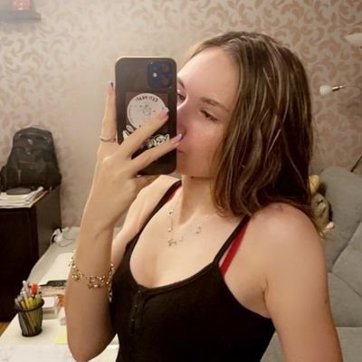 angelasia23's profile picture. 