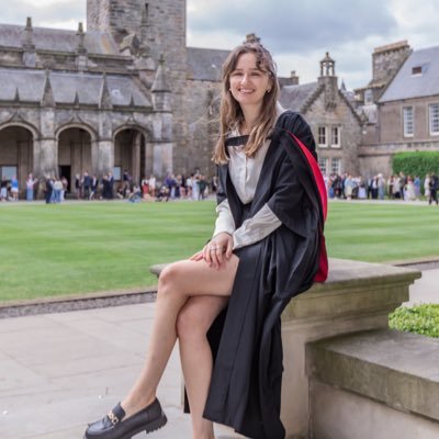 digital pr executive @ Distinctly⚡️
graduate in spanish & italian from st andrews
film & tv nerd
contact: flora@distinctlypr.co
