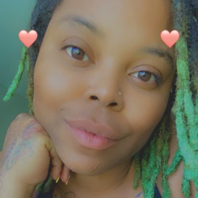 RoyallTeeFelice's profile picture. I’m just me... and thats a whole lotta ROYALLTEE BABYYY!!! 😘👑💜