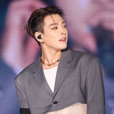 Momomirko_'s profile picture. 🖤🩶🤍💜 - She/they - 24y - INFJ
Ateez stan (my bias is Hongjoong). 
I play video games and for some reason, I main long hair men (Itto, Varus, Boothill) 🦈🦈