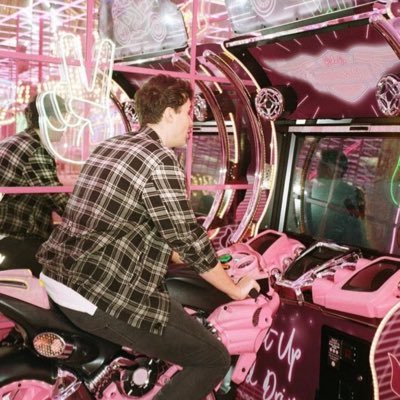 ceeisworried's profile picture. like every other lesbian phannie • 25 •