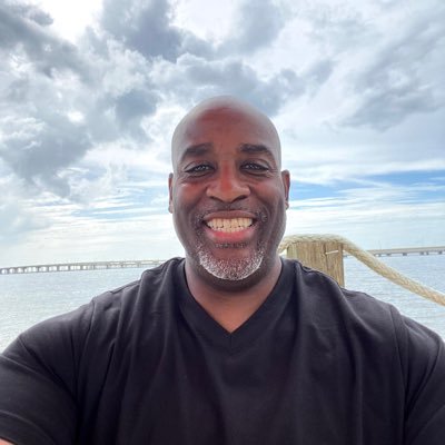 BigLisDubie's profile picture. School Social Worker • Therapist • 🏈 Coach • Natural Mystic •🥋& 🎼 💚 • Chicago Bred • ☯️🤲🏾♓️ IG: biglisdubie #FreedomJusticeEqualityForAll