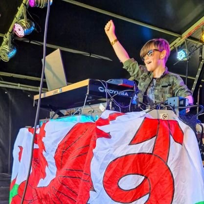 Efan Henri
Youngest DJ in Wales
#BEATBREAKER
DJ o Llanllechid / from Llanllechid
Account managed by parents