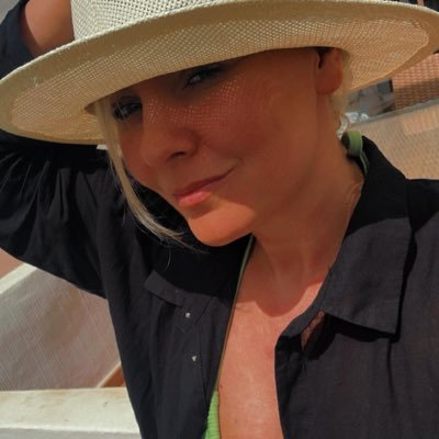 rosatonje's profile picture. 