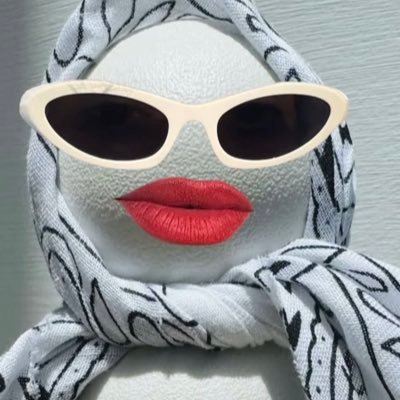 pinar_balci's profile picture. spreading negativity