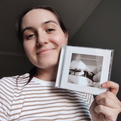 fan account | the black dog stan ★ 22 | she/her *: •°✧ swiftie since '14 | tn x5 • t x1🥺