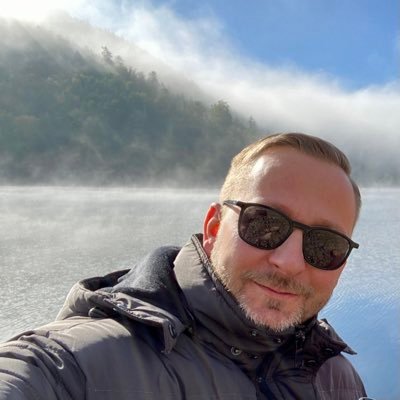 Alltagsoptimist, positiv anders! Aktiver Mitleser, gelegentliche Tweets enthalten Gedankengebrösel...😉✌🏻