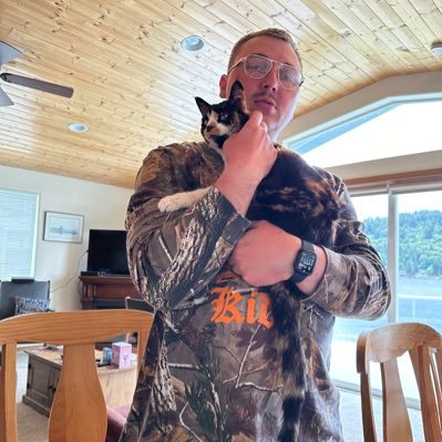 brown13scout's profile picture. (he/they) army vet with ADHD turned Commie garbage🗑️ ☕️ look at my twitch!⬇️