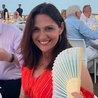 Yvonne Alexander (@ennovyrednaxela) 's Twitter Profile Photo