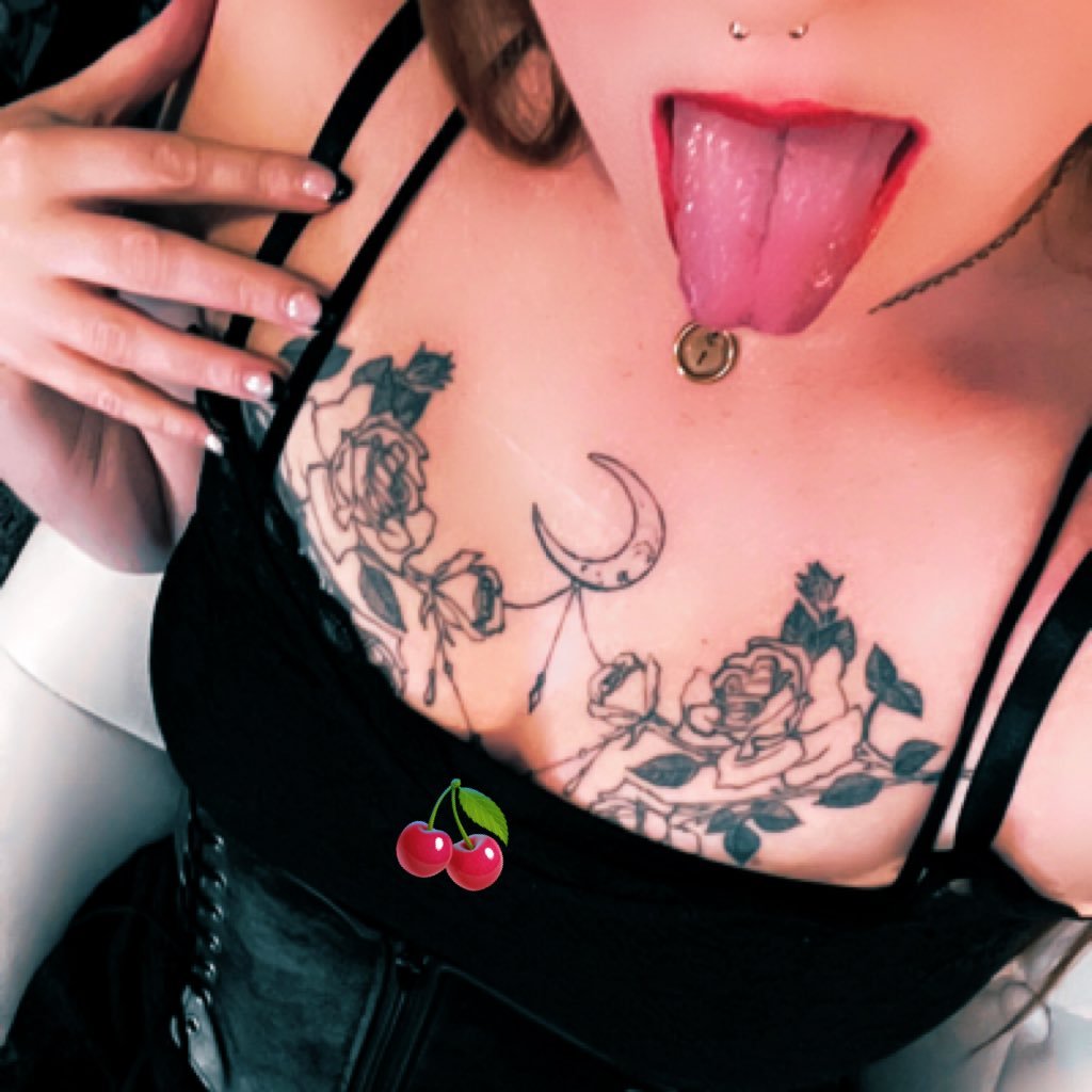 Ch3rryb0mbxx's profile picture. 🚫❌NOT INTERESTED🚫❌•34• wifey: @Allywhoresaurus 💍 @WasabisnapD is my DILF. keep receipts 💅🏻. no s4s/RT. idgaf