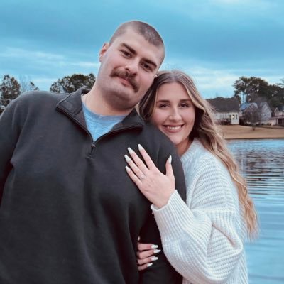 mollyy_nelsonn_'s profile picture. no matter where life takes me, find me with a smile • ecu alumna💛💜