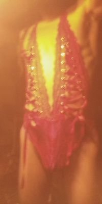 I'm a submissive sissy crossdresser who wants to get slutty for you,caged and plugged is my lifestyle xx 18 yo send dm for hot content and sexy foot customsš£
