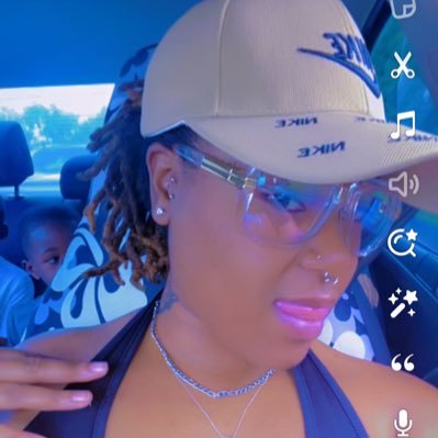 ripMOM 1955-2021🕊️🏵️ | she/her 💓 | “life teaching me a lot right now.” 🦋 chloeD 🧸