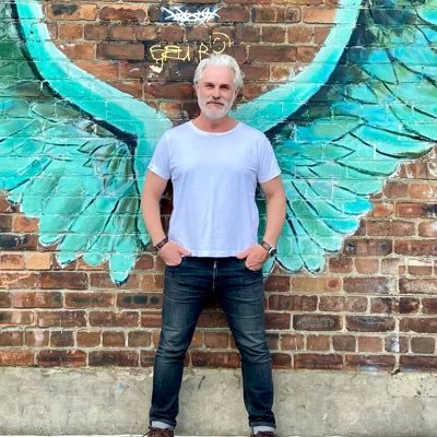 Passionate scuba diver, traveller, music lover and sommelier.