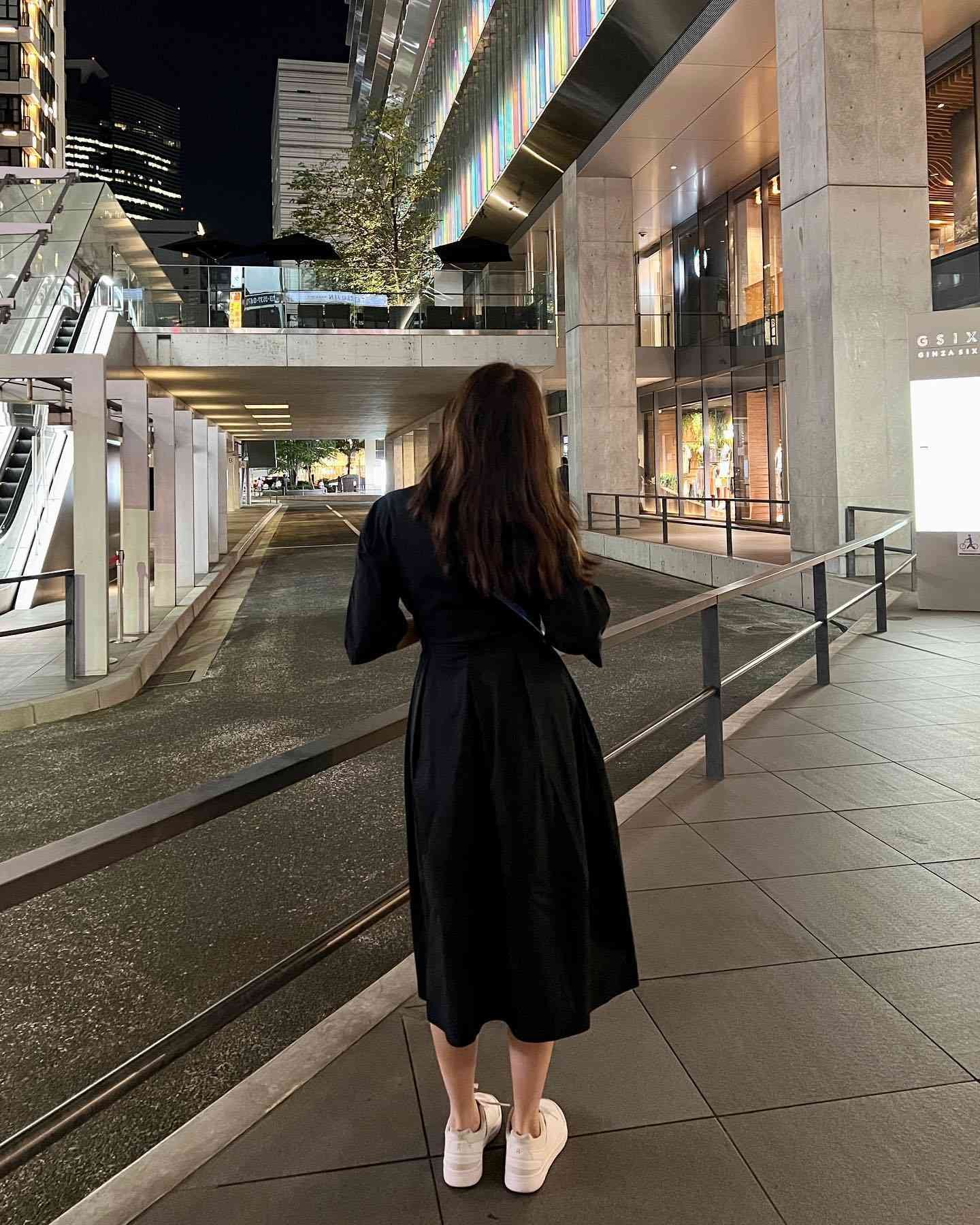 Tired heart is always hovering between adhering to and giving up, indecisive. Trouble is that memory is good, the mind should not mind will stay in memory.