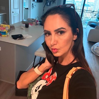 we_teemz's profile picture. I just want to fly and free my mind