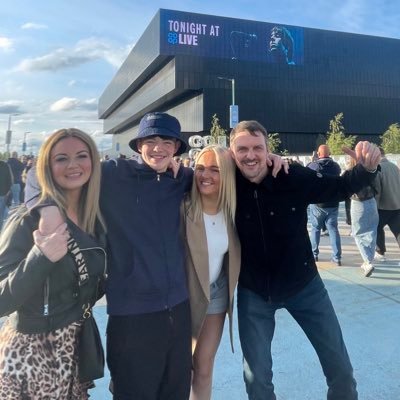 smudger909's profile picture. ex man united youth keeper (mighty phil nevs team) and proud attendee of 3.5 united european cup finals (got slung at wembley)