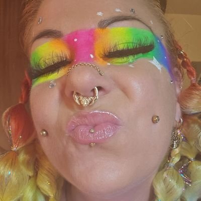 MelliniaStone's profile picture. 🔞 Adult/Cam Model/Content 🔞

#germangirl (she/her) 
#cologne #germany 
#pansexuell 
#happysingle 
#piercedgirl 
#tattooedgirl 
#splittongue 
#crazy