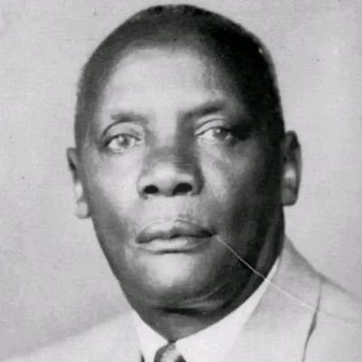 male/ I give free shout out/peasant/small wigs icon/L N quote/broke/follow for follow back/son/uncle/Prefect wa murima. road to 50k followers, i follow back 💯