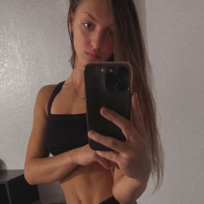TaylorYoungs7's profile picture. 22+🤪Ask for my snap ✍🏻here to sell 💰feetpics 🦵🏻and #goddess❤️#findom show love and come get drained 💸 BE MY LITTLE BITCH🤩 VERIFIED 👌🏻 #RoboticGang