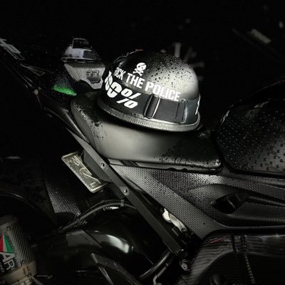 So_s1krr's profile picture. cb400sf spec2 → s1000rr/シグナス3型 /03/21歳    限界保育学生