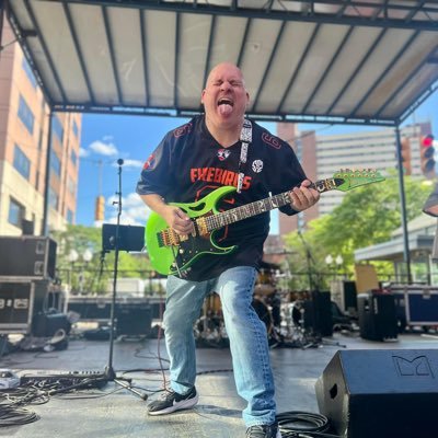 guitarist, bandleader and entertainer. I also make websites and iOS applications.